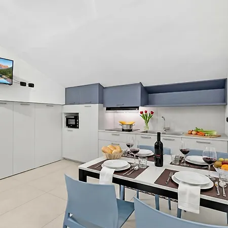 Apartment Sant'eufemia 14 - Happy